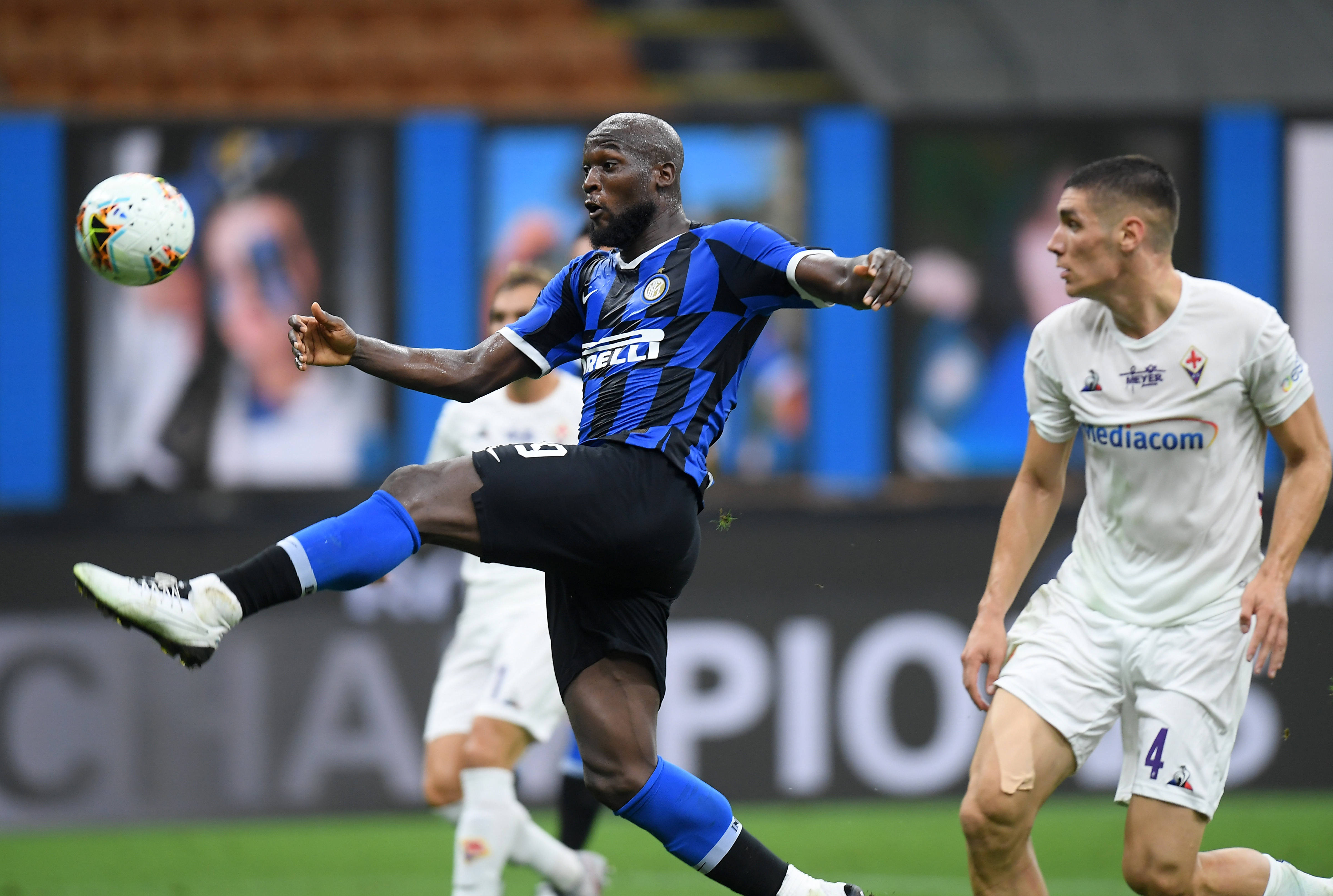 APP下载-佛罗伦萨前锋连入两球,助球队轻松击败对手的是谁